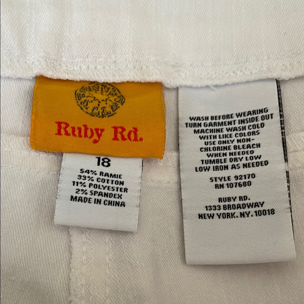 Ruby Rd. Classic White Women's Bermuda Shorts Size 18 - Picture 5 of 5